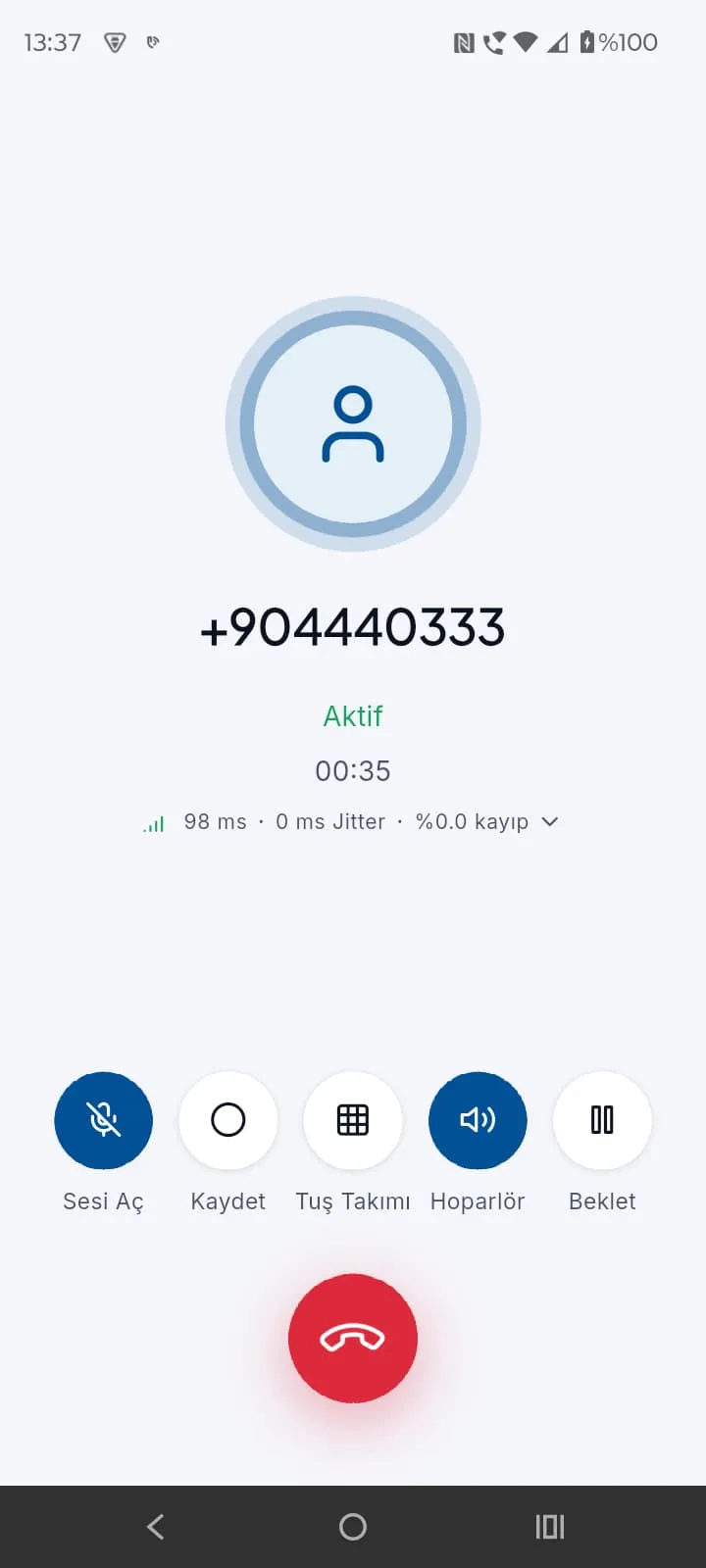 Bulutfon Plus aktif çağrı ekranı — ağ kalitesi göstergesi, hoparlör açık ve kayıt kontrolleri